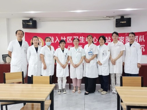 擦亮文明窗口 展示行业形象 |金秋送健康 茶香暖人心——青岛市公卫临床中心联合社区开展公益义诊与健康讲座活动
