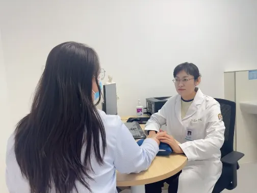 挂一个号，享三位专家联合诊疗！青岛市公共卫生临床中心中医理疗开启“一站式”新体验